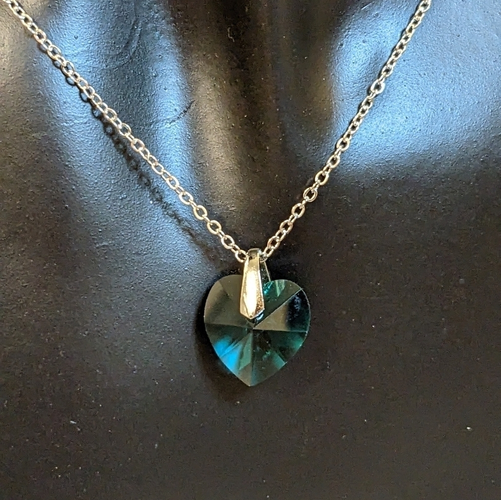 Swarovski Crystal Elements Silver Tone Green Heart Necklace - Picture 3 of 4